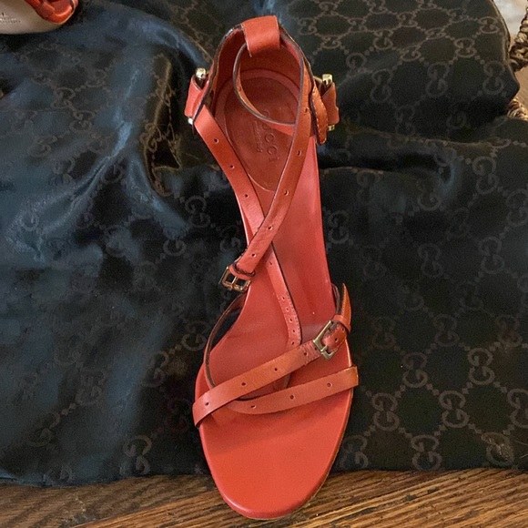 Amazing shoe. Worn twice , purchased in Saks - Picture 7 of 8